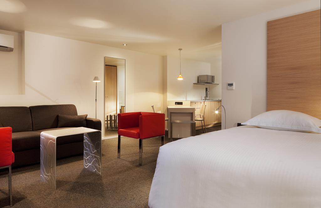 Hotel Le Pavillon 7 オベルネ エクステリア 写真